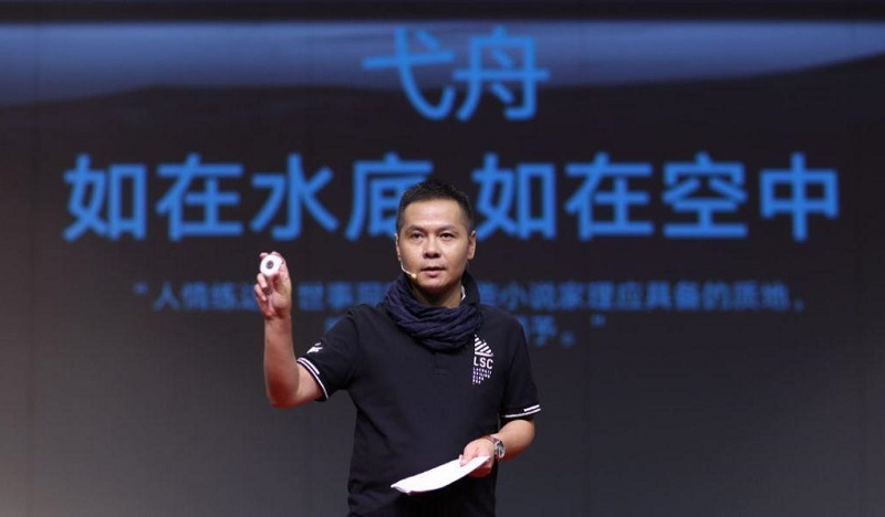 弋舟舞台照.jpg
